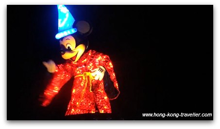 Disney Paint the Night Parade: Mickey in Sorcerers Hat