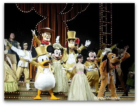 Disneyland Hong Kong Fantasyland - Golden Mickeys Show