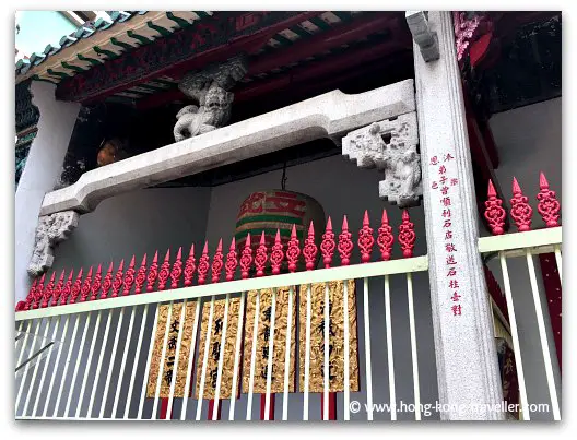 Exterior of temple decorated with statues, lanterns